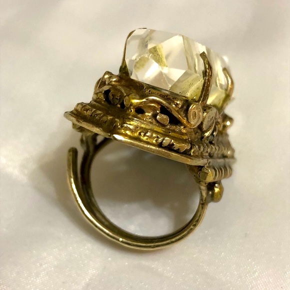 Adjustable clear Crystal ring. - Picture 6 of 8